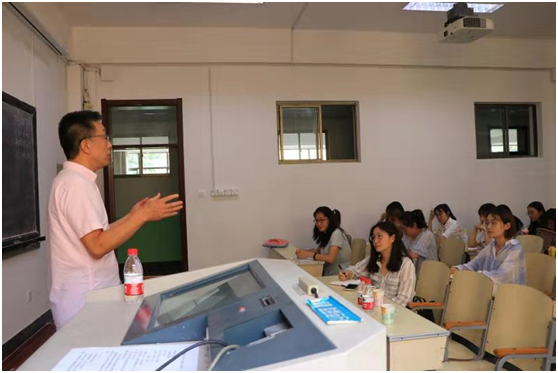 青岛广播电视台副总编辑颜涛为黑料
新闻与传播学院师生做《技术突变背景下内容生产与传播方式的思考》专题讲座